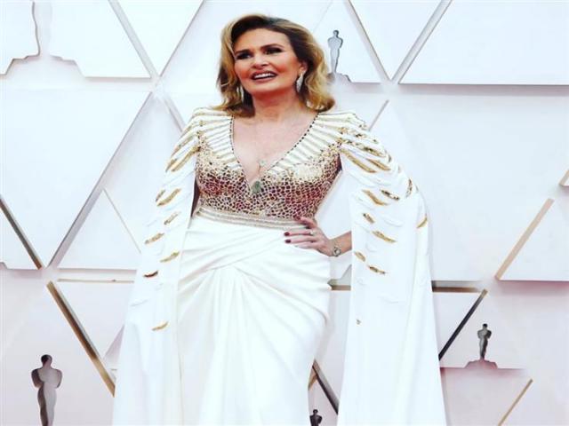 الفنانة يسرا
