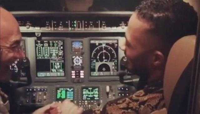 الطيار المفصول : لم أطلب مليما واحدا من محمد رمضان