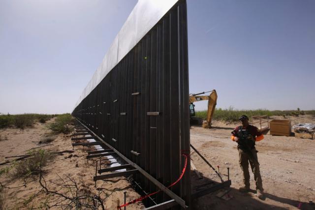 الجدار الحدودي مع المكسيك