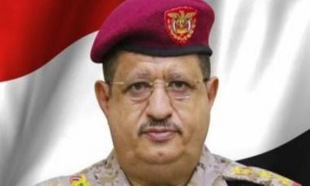 وزير الدفاع اليمنى