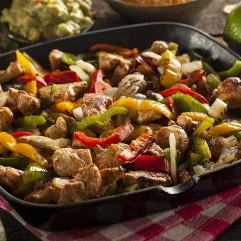 أسرع طريقة لتحضير «فاهيتا الدجاج».. هذه الخطوات