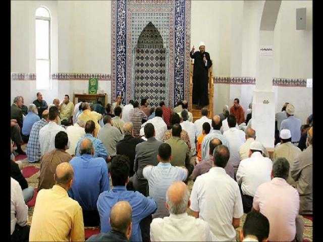 حكم من تكلم أثناء خطبة الجمعة.. تعرف عليه