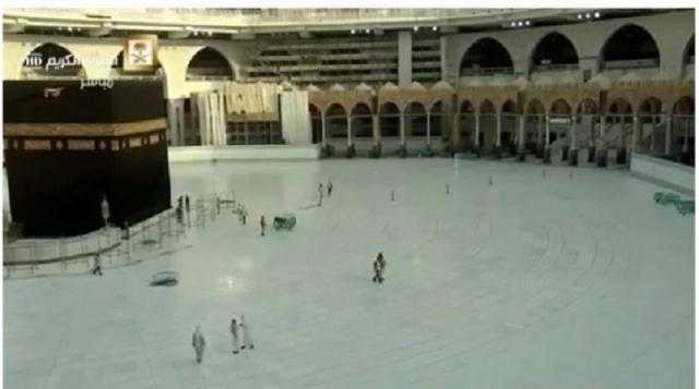 شاهد.. الكعبة خالية من المصلين