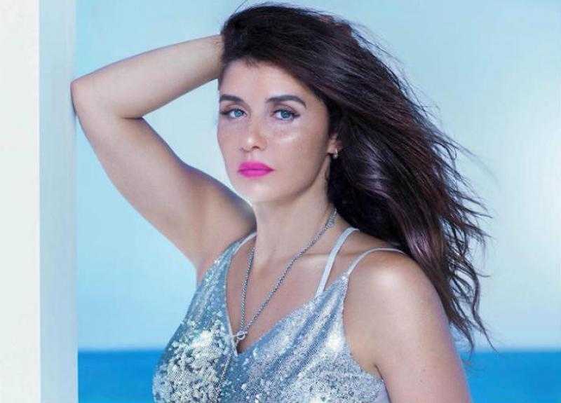 غادة عادل تتألق بالأسود (صور)