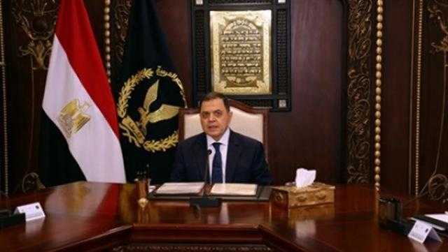 بعد ساعات من تطبيق حظر التجوال.. شاهد رسائل وزير الداخلية من الشارع