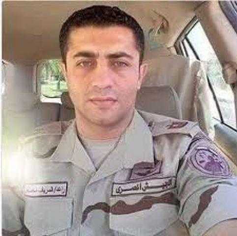 والدة الشهيد شريف محمد عمر تتحدث عن نجلها: ”ابني بيجيلي في الحلم” (فيديو)