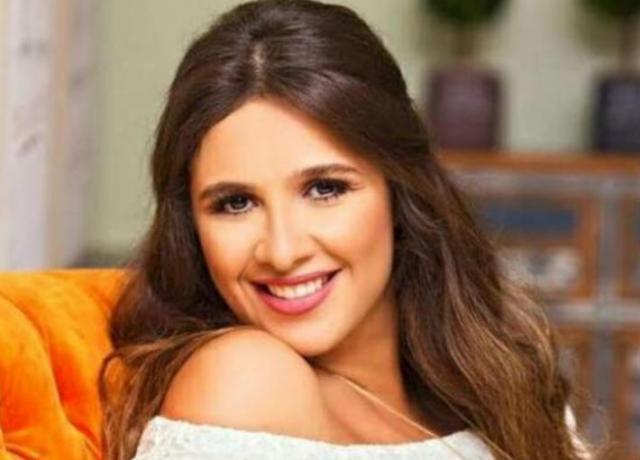 ياسمين عبد العزيز تسافر إلى العين السخنة.. تعرف على السبب ...