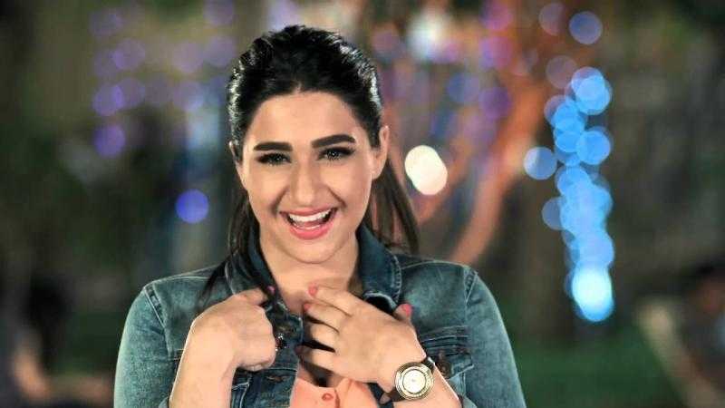 ناتاشا تحتفل بعيد الحب بالأسود الراقي