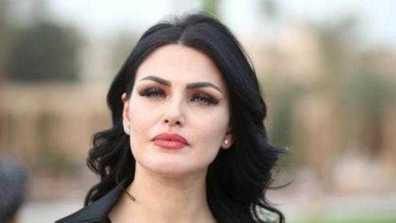 دارين حداد تثير الجدل بفستان كحلي يبرز رشاقتها