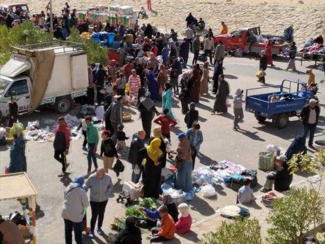 أهالي حدائق أكتوبر يشكون انتشار الباعة الجائلين