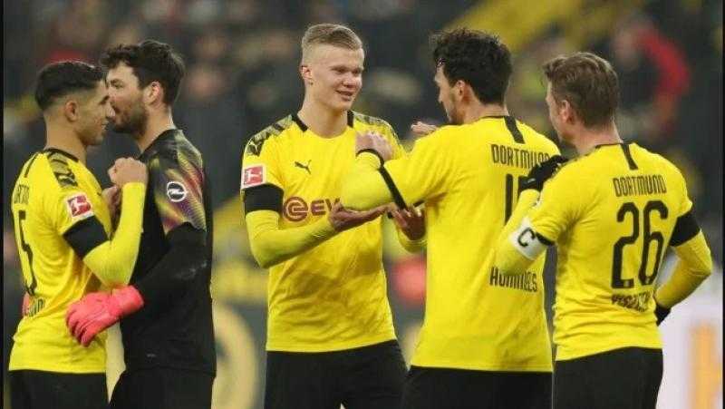 دورتموند يأمل في الفوز على جلادباخ في سعيه للتتويج بلقب الدوري الألماني