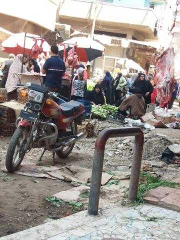 شكوى من ازدحام شديد بسوق الغزالي في الغربية
