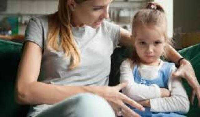 كيف تتعامل مع انفعالات الأطفال خلال فترة الحظر؟.. خبير يوضح