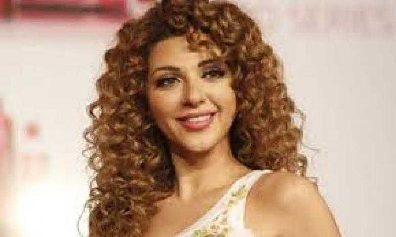 إطلالة مبهجة.. ميريام فارس تخطف الأنظار على شاطئ البحر