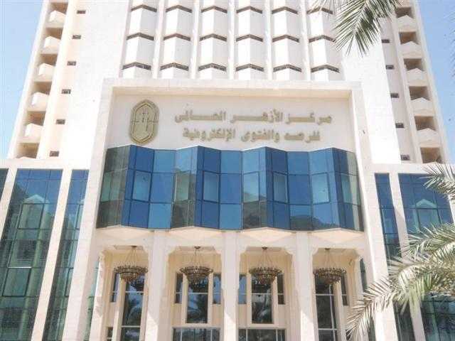 بالفيديو.. الإفطار أم الصلاة.. الأزهر العالمي للفتوى يوضح الأولى