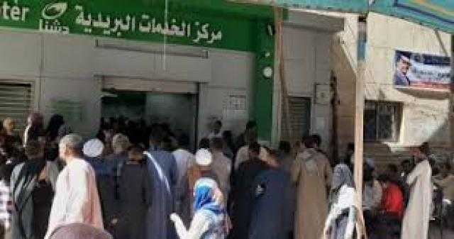 شكوى من الزحام الشديد أمام مكتب بريد النهضة