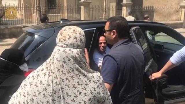 الرئيس الإنسان.. شاهد تفاصيل الحوار الجانبي بين السيسي والعجوزة