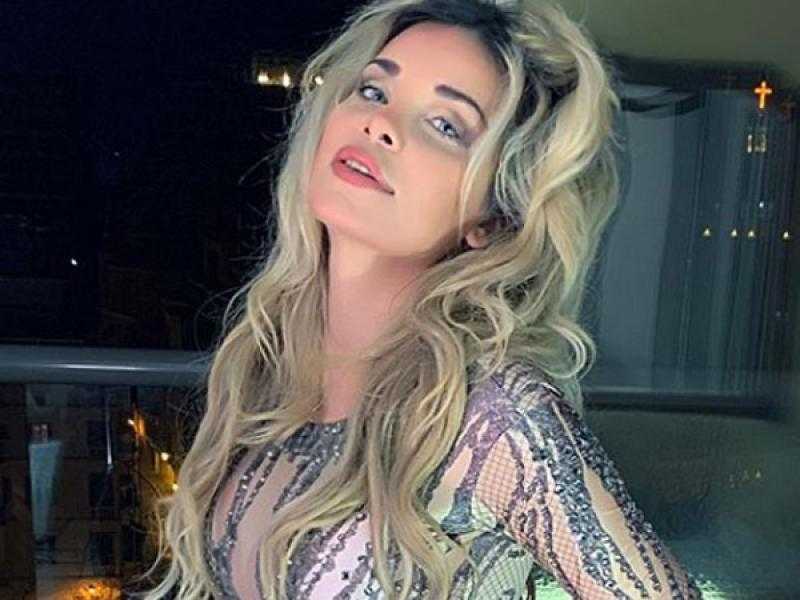 دومينيك حوراني تبرز أنوثتها باللاميه