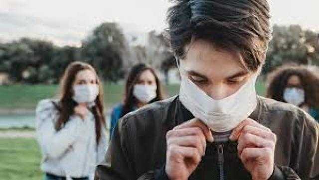 باحثون: الرجال يخجلون من ارتداء الكمامات الطبية