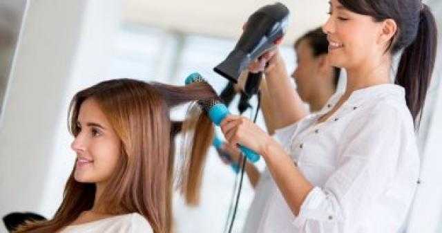 خبراء يحذرون: صالونات الحلاقة تعرضك لعدوى كورونا