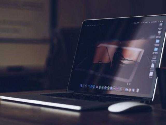 لتسهيل العمل من المنزل.. 5 ملحقات لاب توب عليك شراؤها