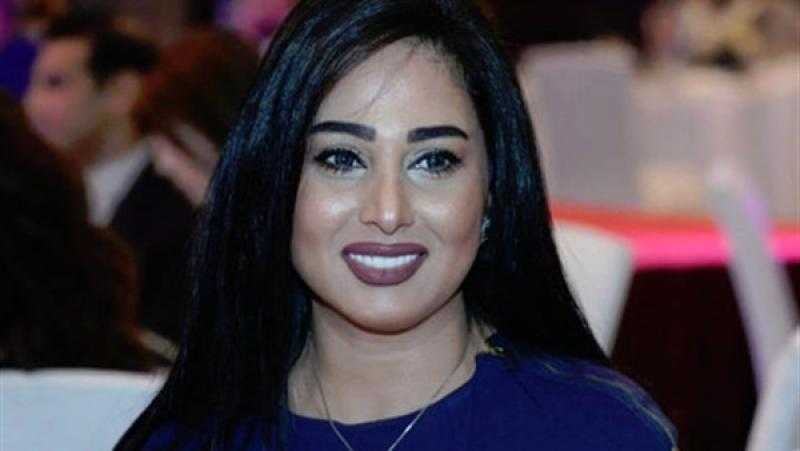 رحاب الجمل تبهر الأنظار بالأسود والجمهور يغازلها (صور)