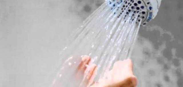 خلال الصيف.. الاستحمام بالماء الساخن يحمي من الإصابة بالجلطات الدموية