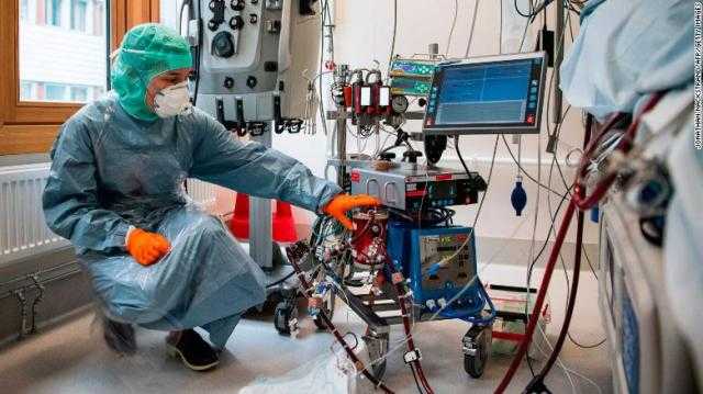 طوق النجاة لمرضى كورونا.. شاهد ما لا تعرفه عن جهاز ECMO (صور)