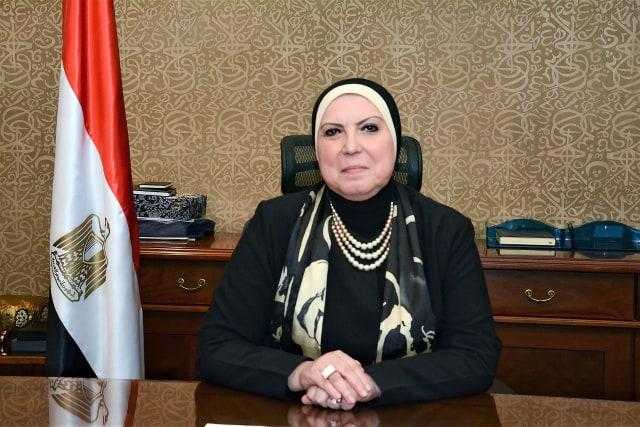 «التجارة والصناعة»: تصنيع الكمامات للسوق المحلي بنفس جودة المُصدّرة.. فيديو