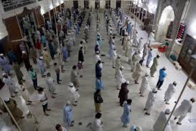 التباعد في الصلاة