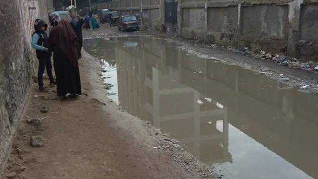 سكان شارع شعلان بالمحلة الكبرى يشكون من انتشار مياه الصرف الصحى