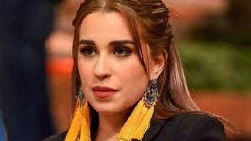 أسما شريف منير تخطف الأنظار بإطلالة جديدة.. شاهد