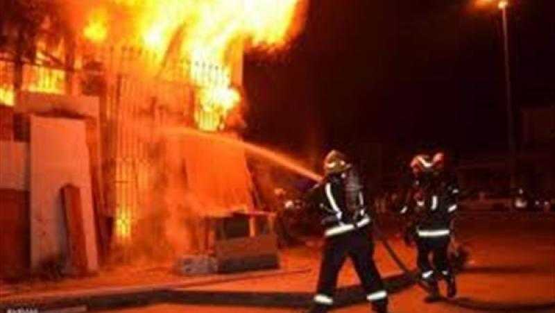 السيطرة على حريق جراج في الزاوية الحمراء دون إصابات