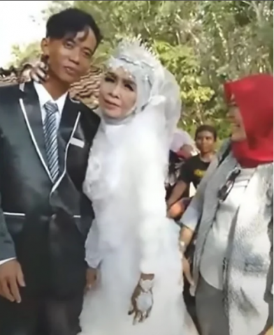 مسنة تتبنى شابا وتتزوجه بعد فترة