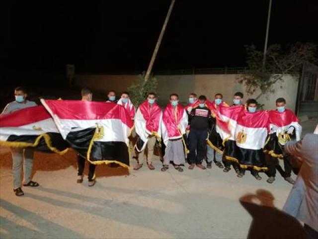والدة أحد العائدين من ليبيا لـ”السيسي”: ”ربنا ينصرك فرحت قلوبنا”.. فيديو