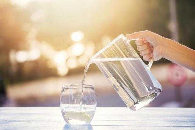 الصحة تكشف تأثير شرب المياه على فيروس كورونا