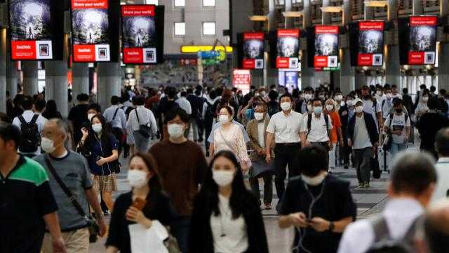 طوكيو تسجل 12 ألفا و813 حالة إصابة جديدة بكورونا