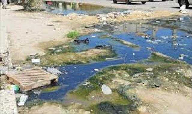 سكان أرض الجمعيات بالإسماعيلية يشتكون من طفح الصرف الصحى