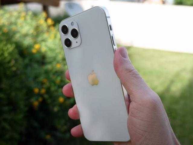 قبل إطلاق iPhone 12.. آبل تدرس إلغاء ملحقات هواتفها المحمولة