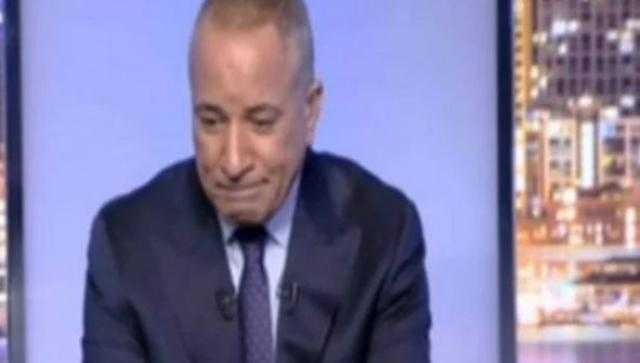 أحمد موسى يبكي على الهواء أثناء إعلان خبر وفاة الفريق العصار.. فيديو
