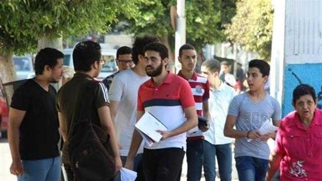 «التعليم»: 9 حالات اشتباه بفيروس كورونا بين طلاب الثانوية العامة.. فيديو