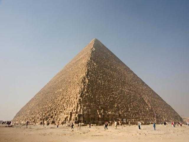 إعلامى مصرى: هرم خوفو تحوّل لتريند بسبب امتحان في الصين