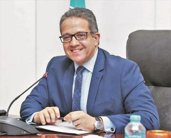 وزير السياحة والآثار، الدكتور خالد عناني