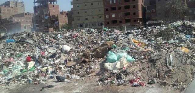 سكان شارع 6 بحى المنتزه يشكون من انتشار أكوام القمامة