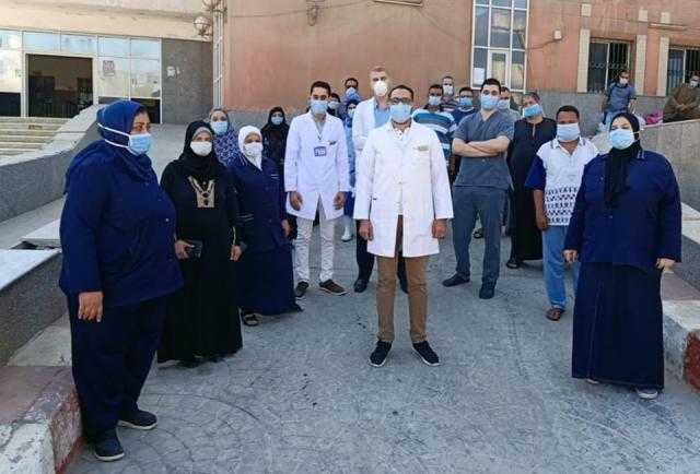 مبادرة «بيت العيلة».. متطوعون من أسوان يساعدون مرضى كورونا.. فيديو