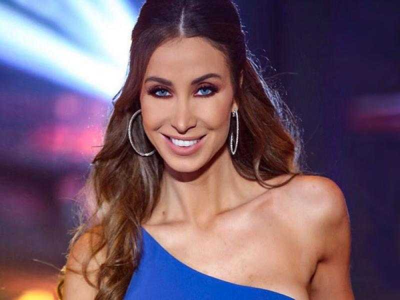 أنابيلا هلال تبرز أناقتها بالأسود والكعب العالي