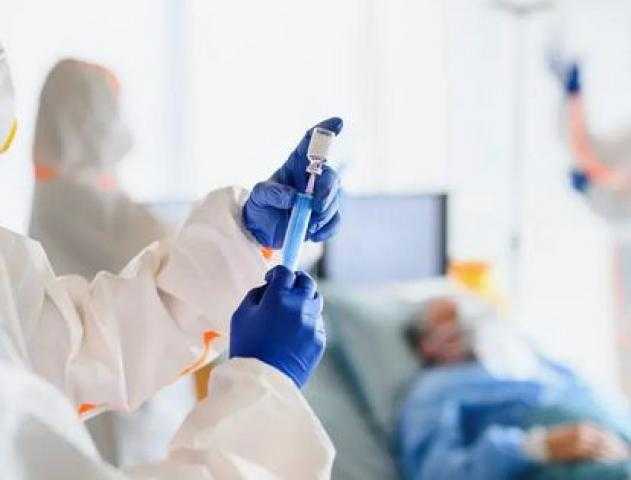 أستاذ مناعة: لقاح أكسفورد الأقرب للنجاح.. «أعراضه الجانبية بسيطة ومتوقعة».. فيديو