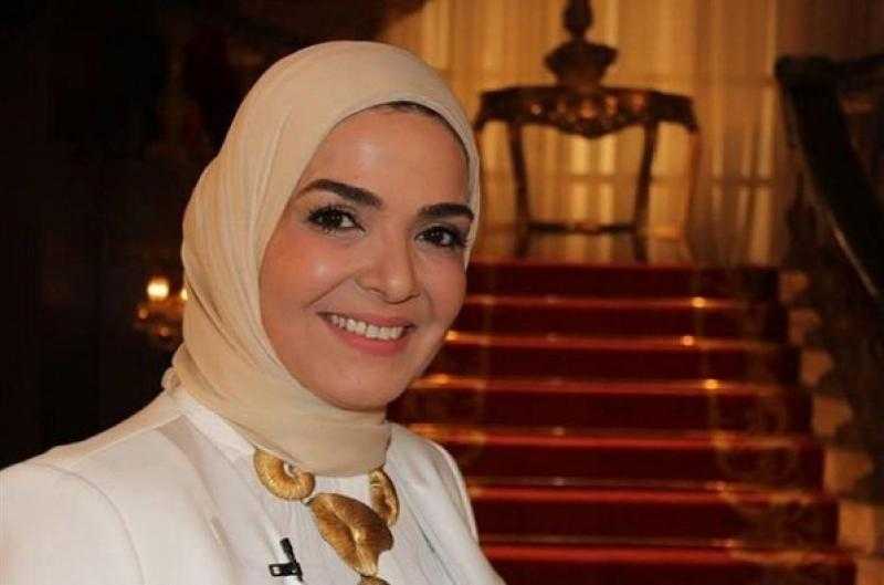 منى عبد الغني تطرح ”تيجي نعمل الخير” على طريقة الفيديو كليب