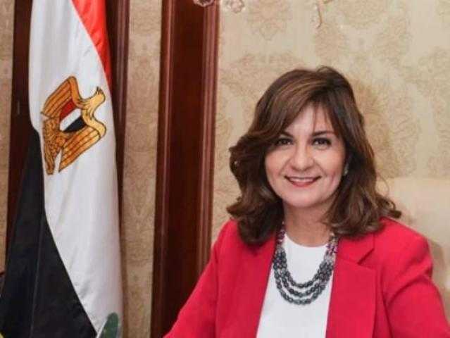 وزيرة الهجرة تطالب بعدم عرض فيديو الاعتداء على الشاب المصري بالكويت.. فيديو