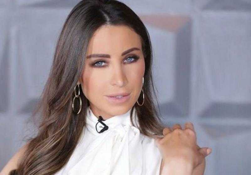 شاهد.. الجينز يسيء لقوام أنابيلا هلال